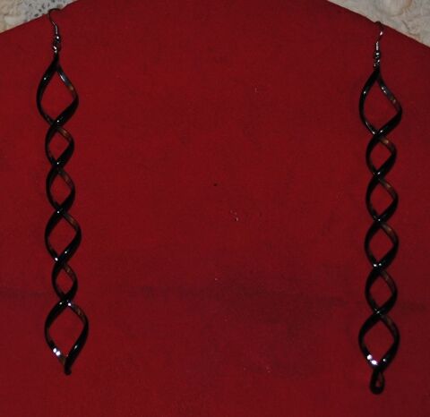 Boucles d'oreilles pendantes tourbillon Influence 0 Saint-Pierre-de-B�uf (42)