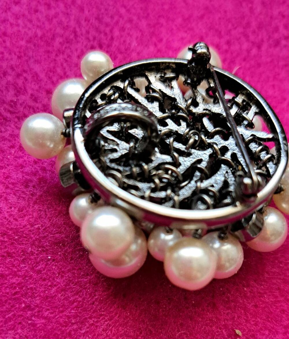 Broche fantaisie Bijoux et montres