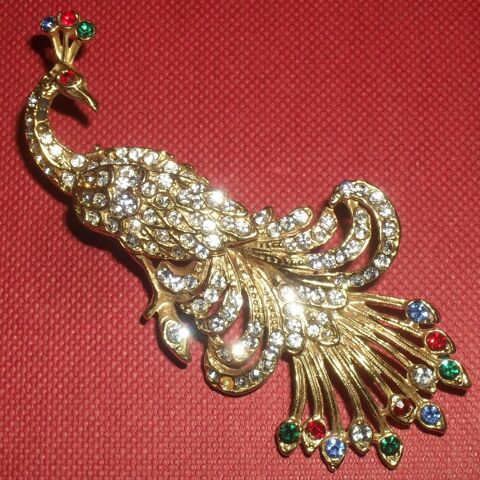 Broche Paon dore avec petits brillants 15 Montreuil (93)
