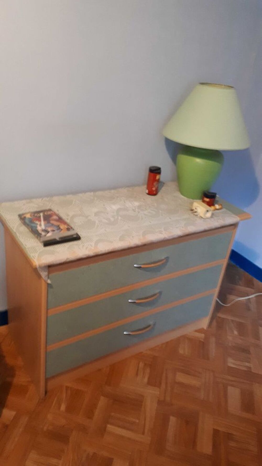 meuble de chambre, buffet salle &agrave; manger, canap&eacute; + 2 fauteuil, table, chaise + plein d autre chose Meubles