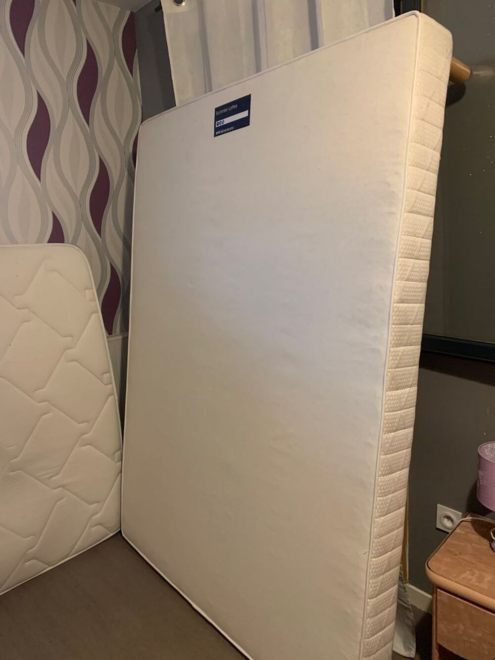 Matelas epeda et sommier simmon Meubles