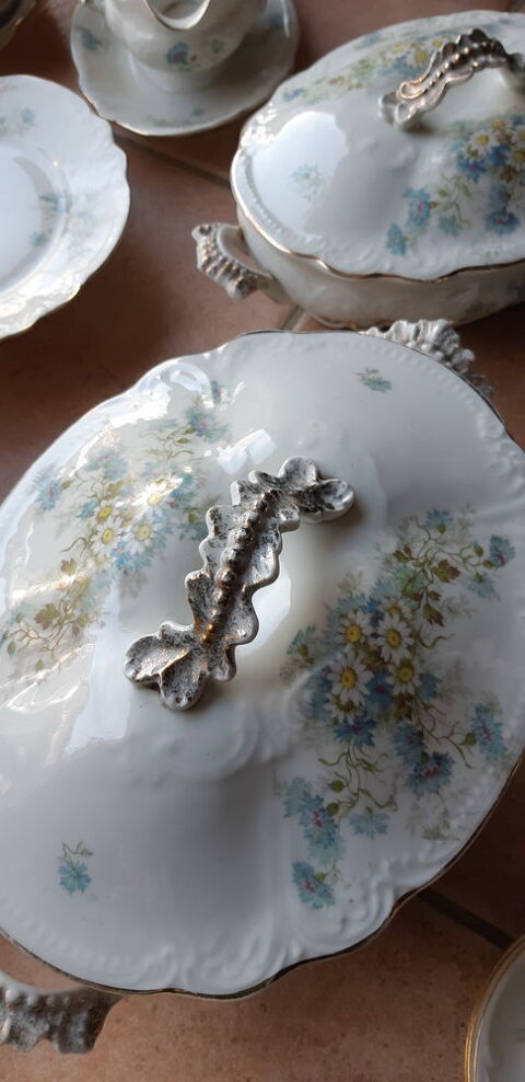 Service porcelaine 146 pi�ces 500 Mionnay (01)