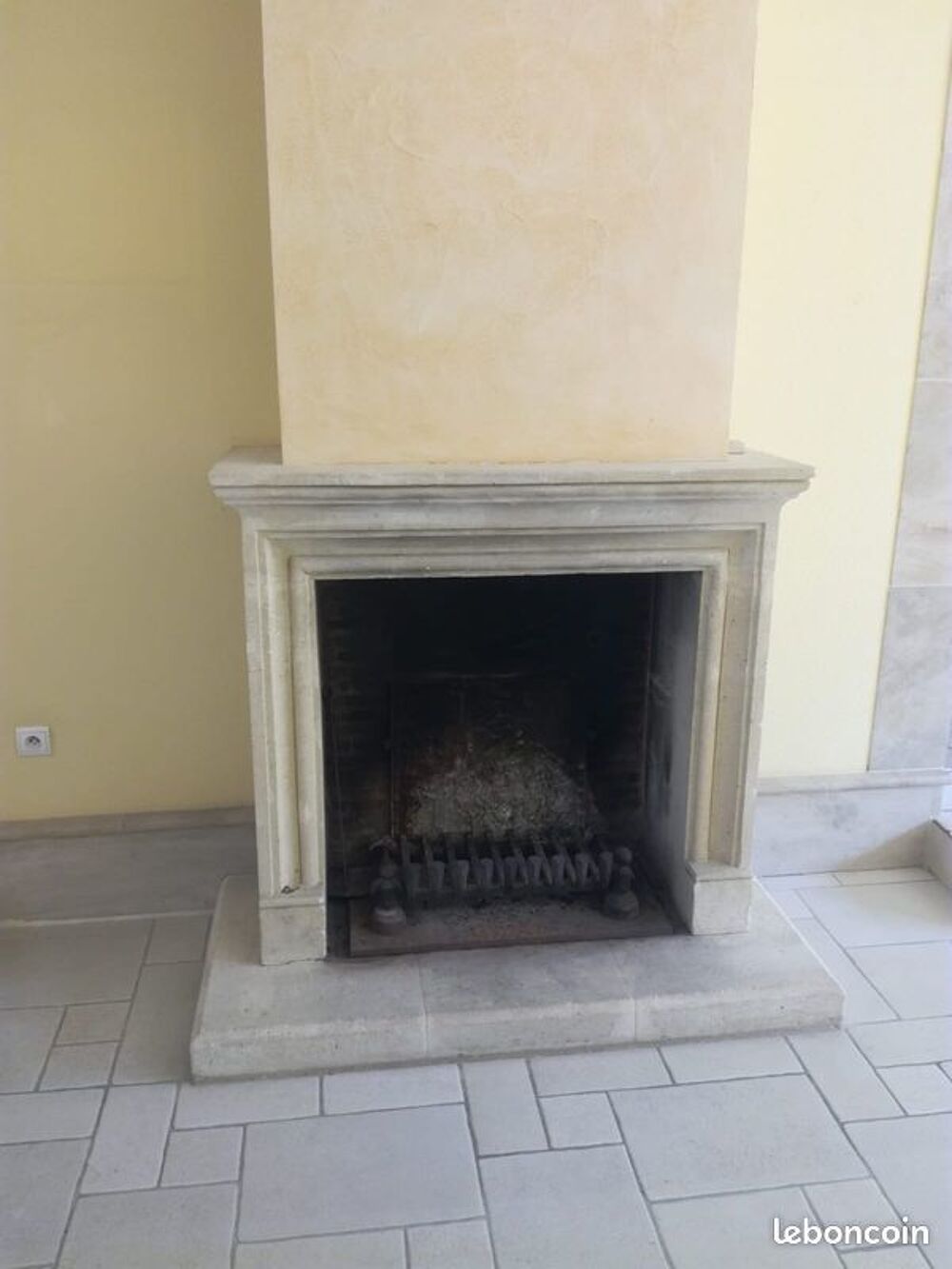 chemin&eacute;e de pierre de taille Décoration