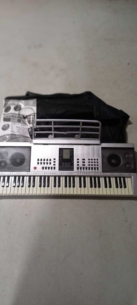 vendre piano.  trs bonne tat 65 Reichstett (67)