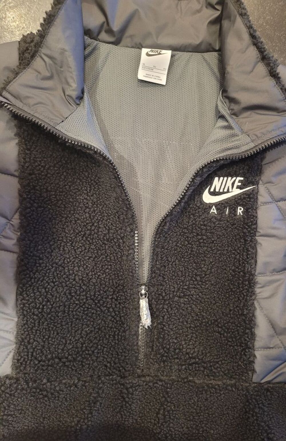 Veste d'hiver matelass&eacute;e / polaire Nike Air. V�tements