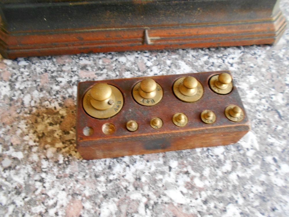 Balance pr&eacute;cision plateaux m&eacute;tal et poids en cuivre Décoration