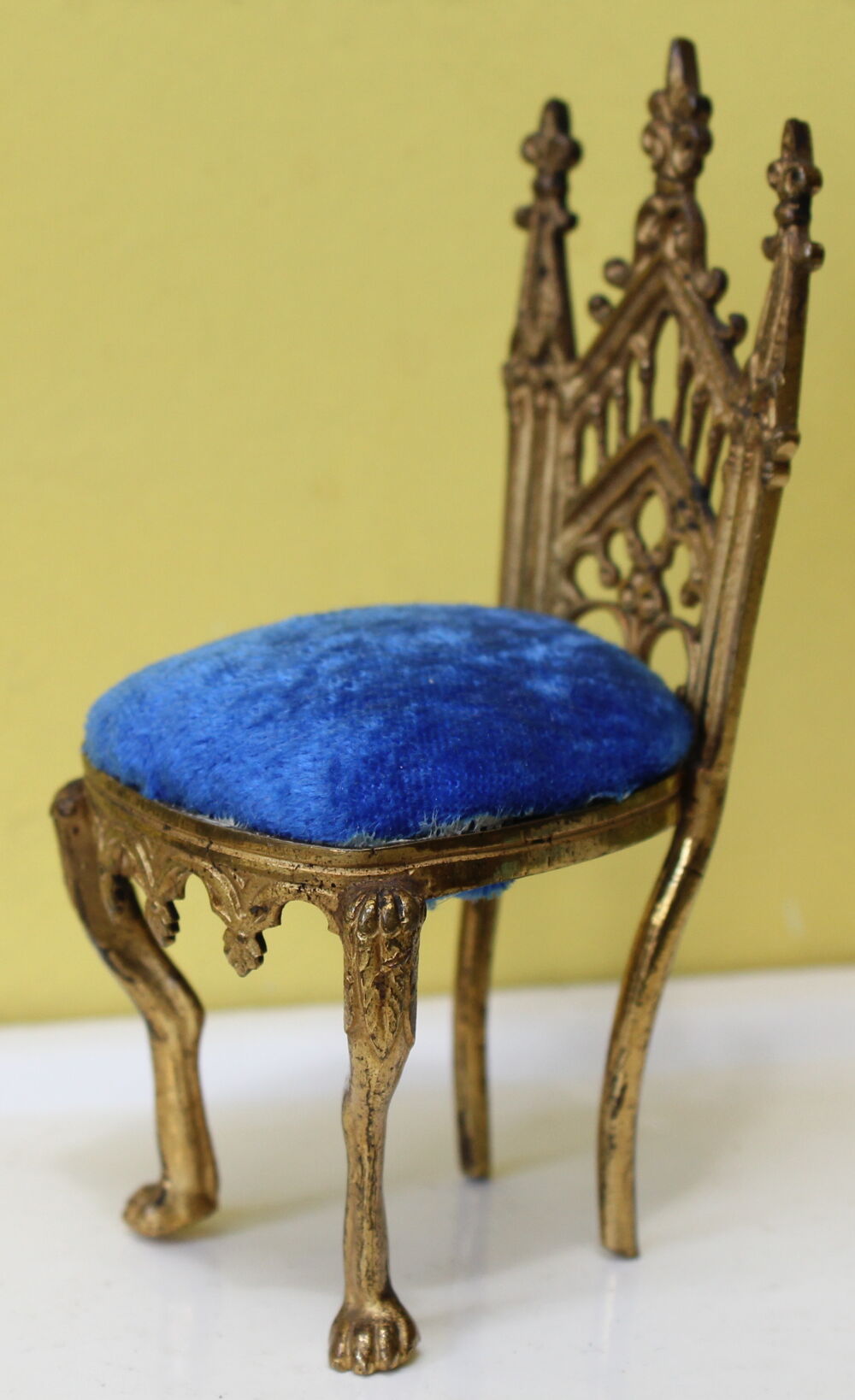 Chaise miniature Porte montre gothique r&eacute;gule ou laiton XIX 