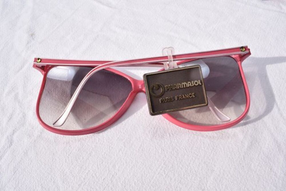 Paire de lunettes pharmasol neuve Bijoux et montres