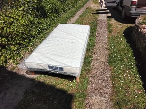 lit une personne 100 La Roche-Posay (86)