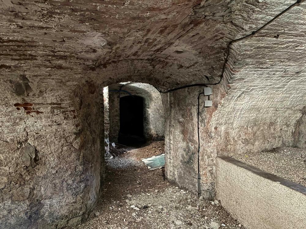 Vente Autre Ancienne cave voûtée de caractère ? 65 m² ? Lot indépendant Toulon