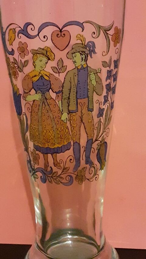 Un grand verre  bire  avec des motifs peints  6 Lamotte-Beuvron (41)