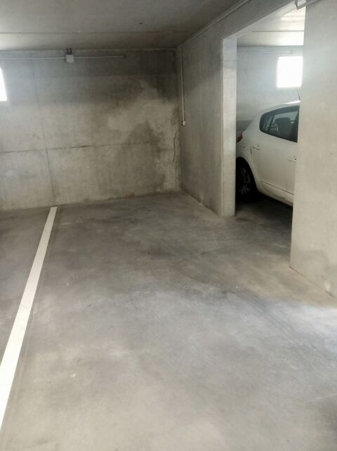  Parking / Garage  louer 12 m