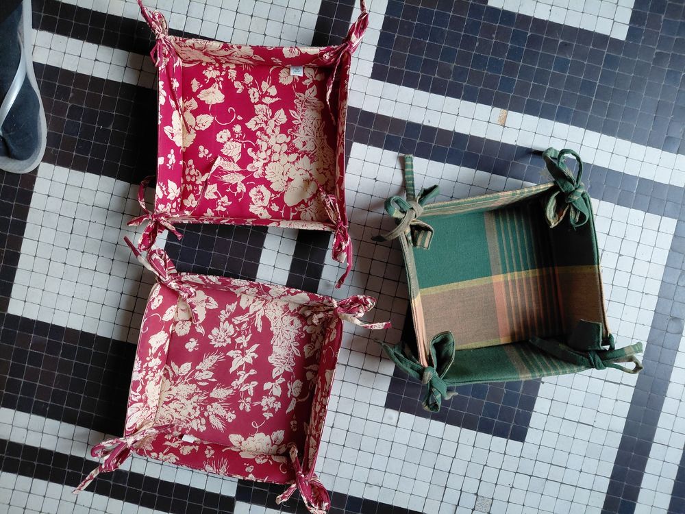 3 Pr&eacute;sentoirs vide poches en tissu r&eacute;versibles et pliables Décoration