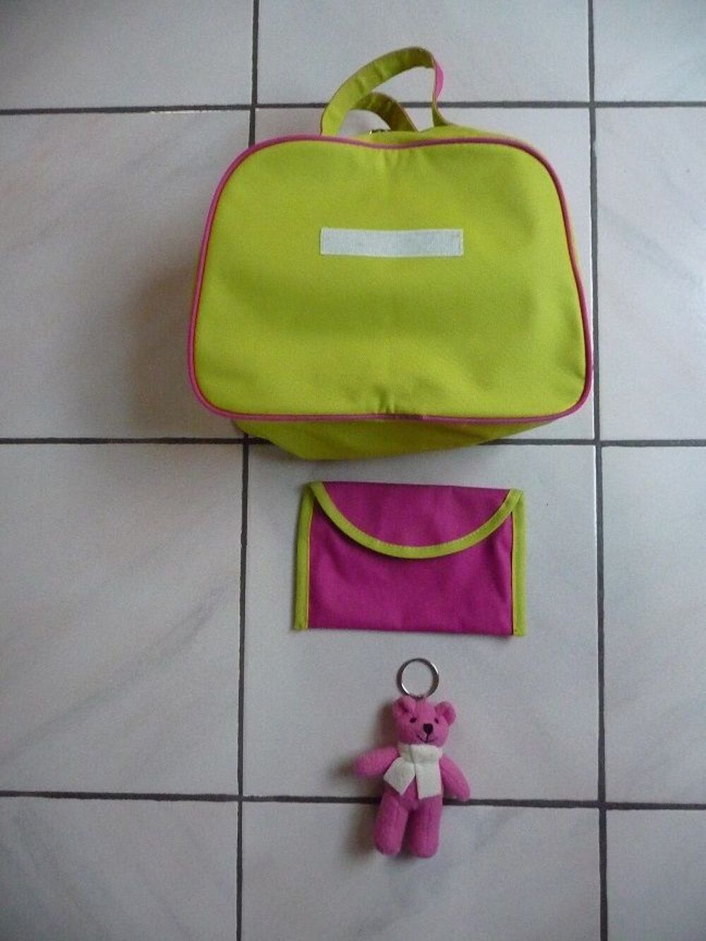 Sac vert anis avec pochette et porte-clefs ours Maroquinerie
