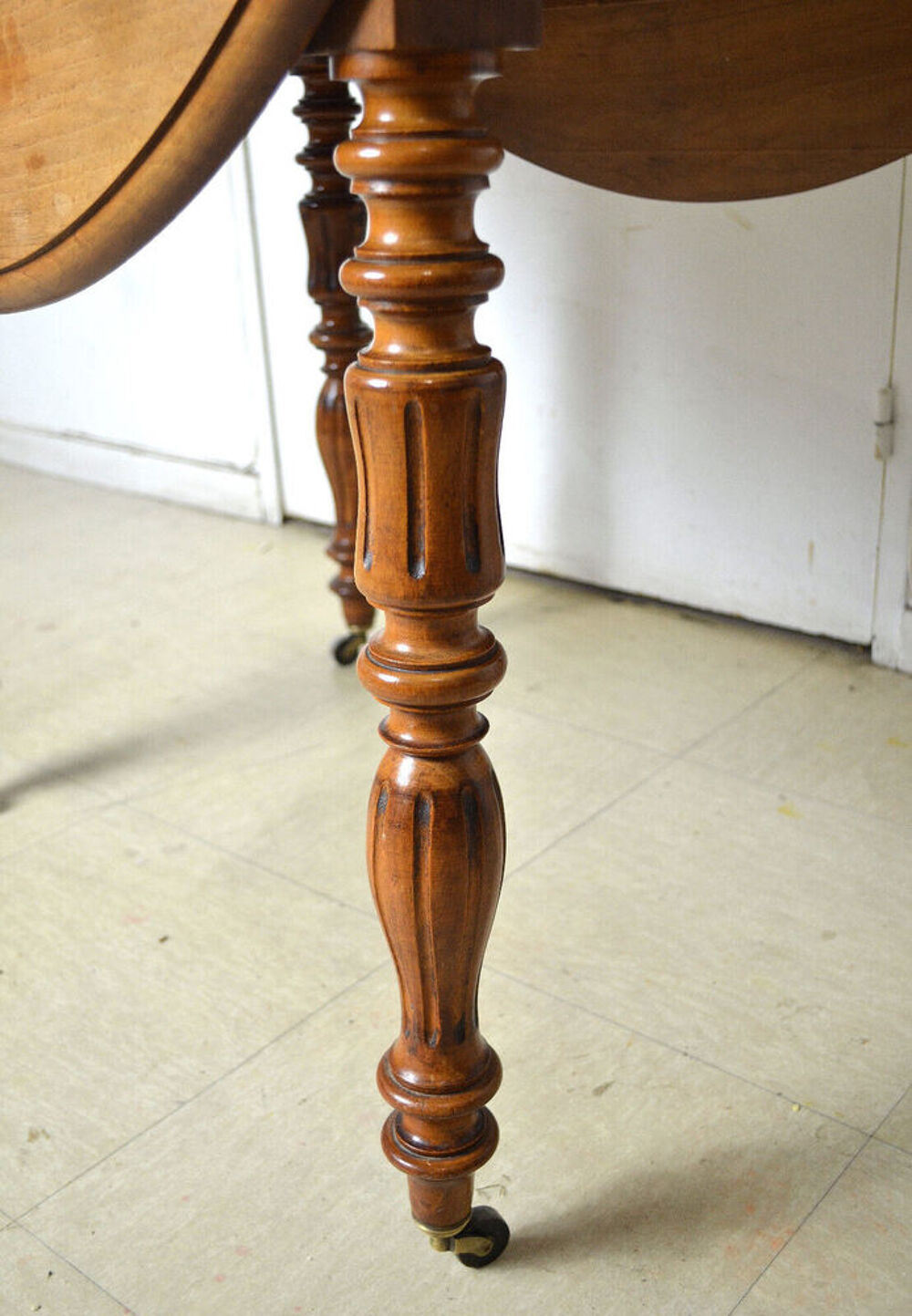 Table style Louis Philippe en Noyer XIXe Meubles