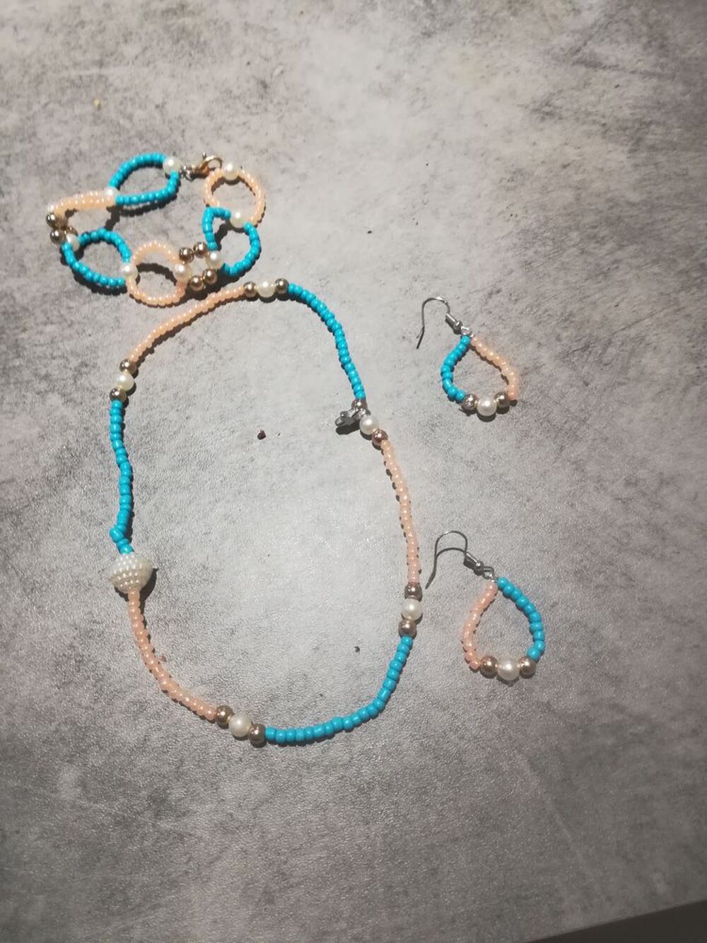 Parure bracelet boucle d'oreille Bijoux et montres
