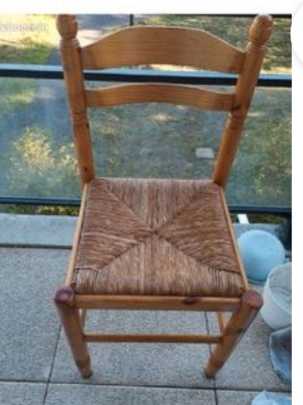 3 Chaises de cuisine en pin . Assise confortable Meubles