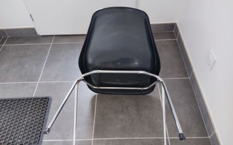 Trois chaises Lambert pieds chromes 30 Colombier-Fontaine (25)