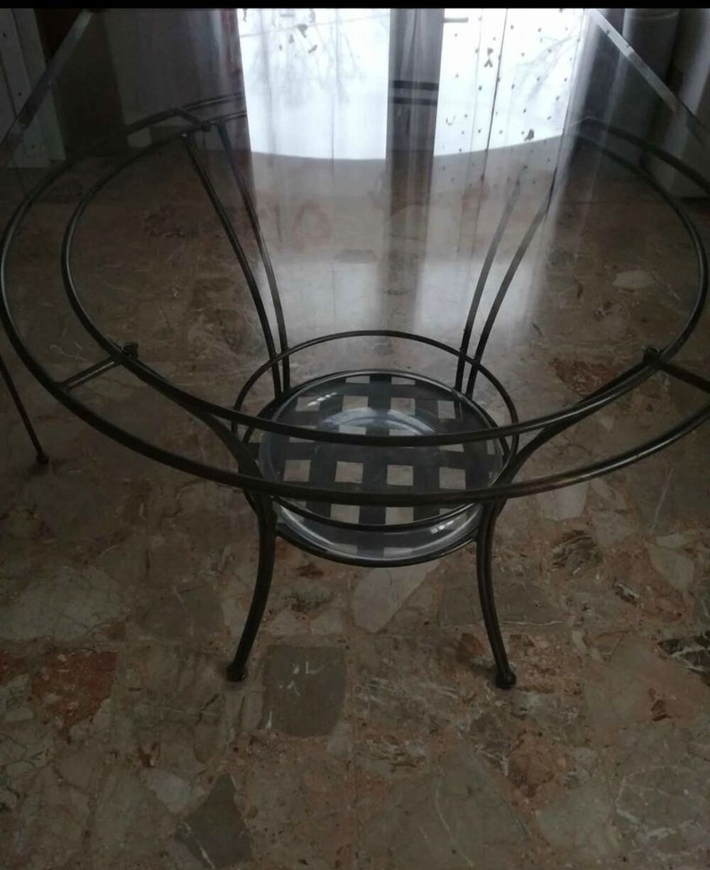Salle &agrave; manger en fer forg&eacute; Meubles