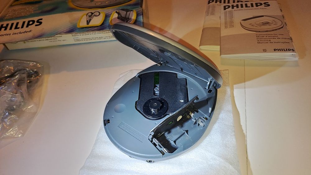 Baladeur CD vintage Philips AZ 7381 avec bo&icirc;te Audio et hifi