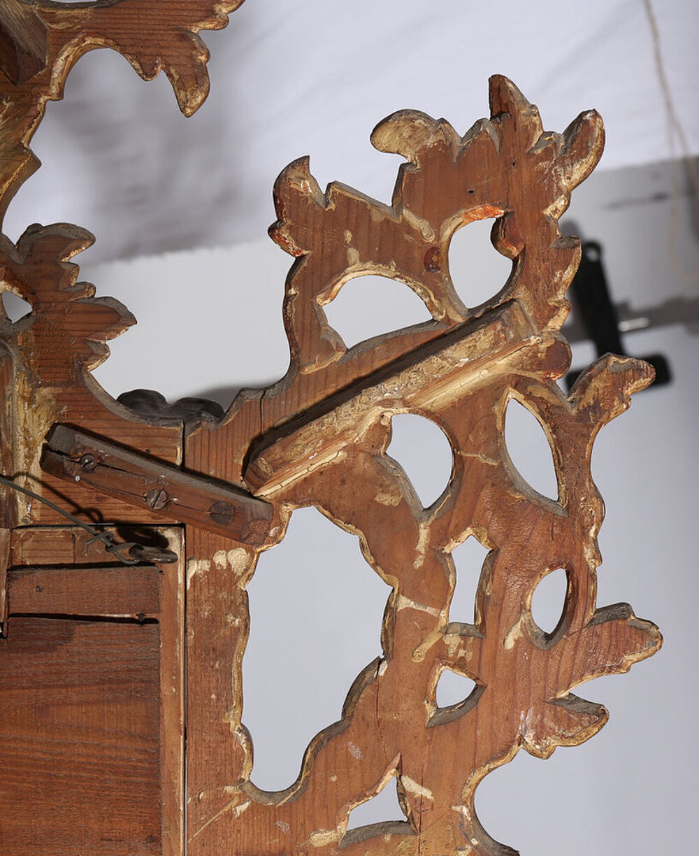 Miroir ancien au plomb et Bois dor&eacute; Style Louis XV, Espagne Décoration
