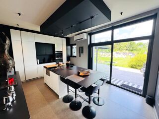  Maison  vendre 8 pices 220 m