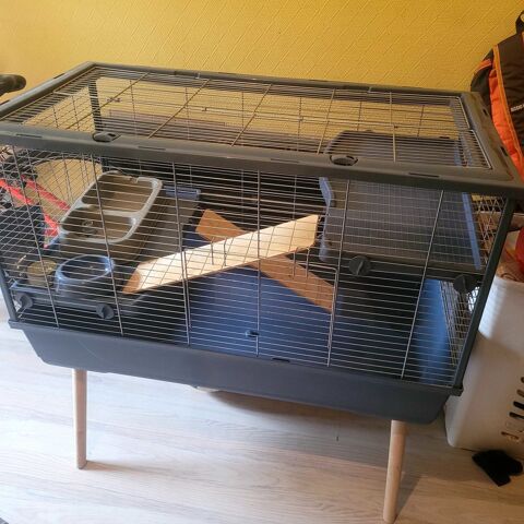 Je une tres belle cage pour rongeur tres bonne etat 70 93300 Aubervilliers
