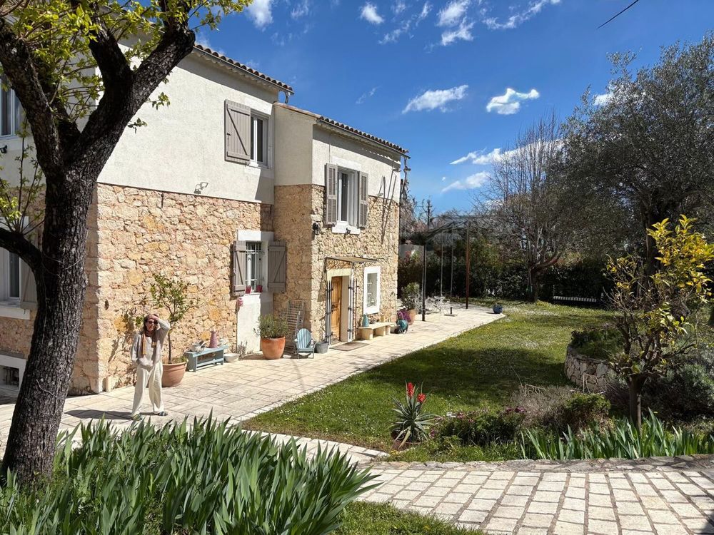 Maison 8 pièces 220 m² · à Le Rouret · 220 m² · 995 000 €