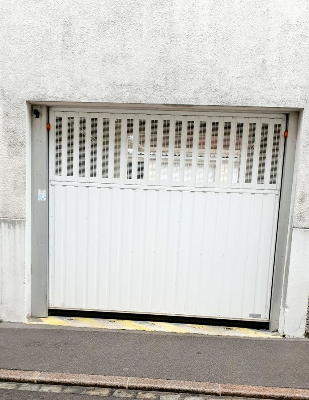 Location Parking/Garage Boxe garage 15m2 fermé sécurisé  DOUBLE  PORTE  Bd du 14 Jui Troyes