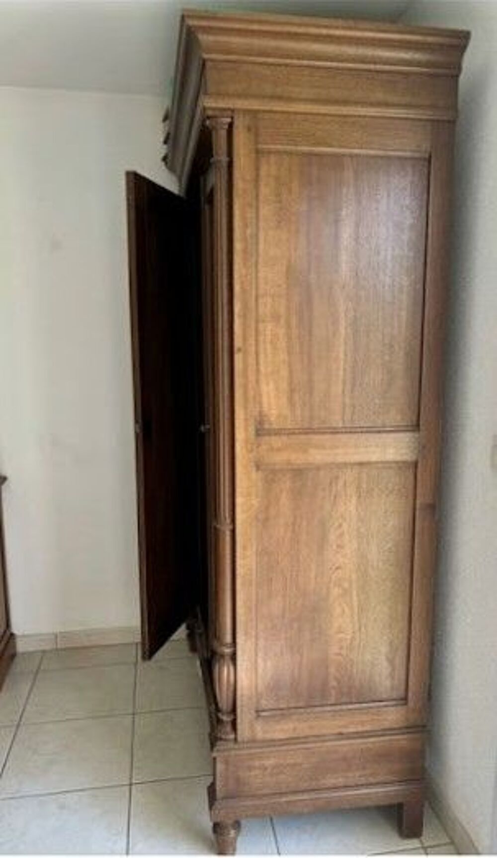 Armoire de style Louis Philippe / Henri II en ch&ecirc;ne Meubles