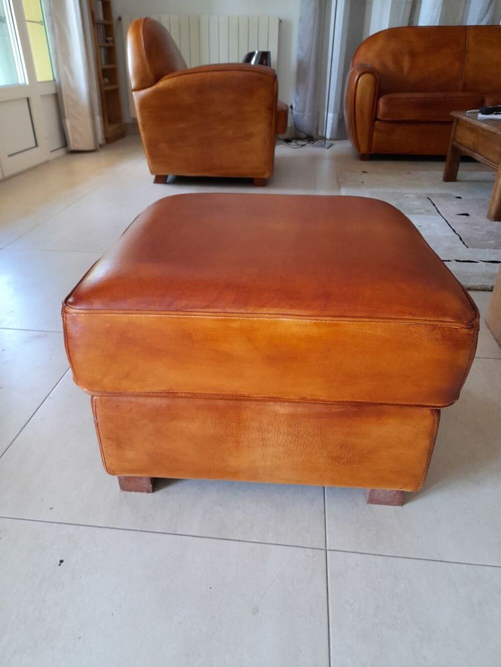Canap&eacute; 2 places , fauteuil et pouf cuir basane cleyborne Meubles