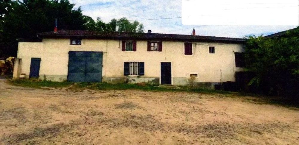 Vente Ferme maison mitoyenne 115m2 h rdc+1 
dépend 207m2. ter 1870m2 Corcelles-en-beaujolais
