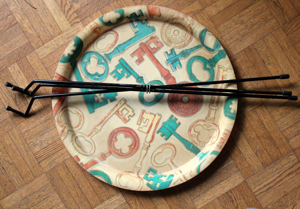 Table d'appoint tr&eacute;pied MANOVER 1950-60 Meubles