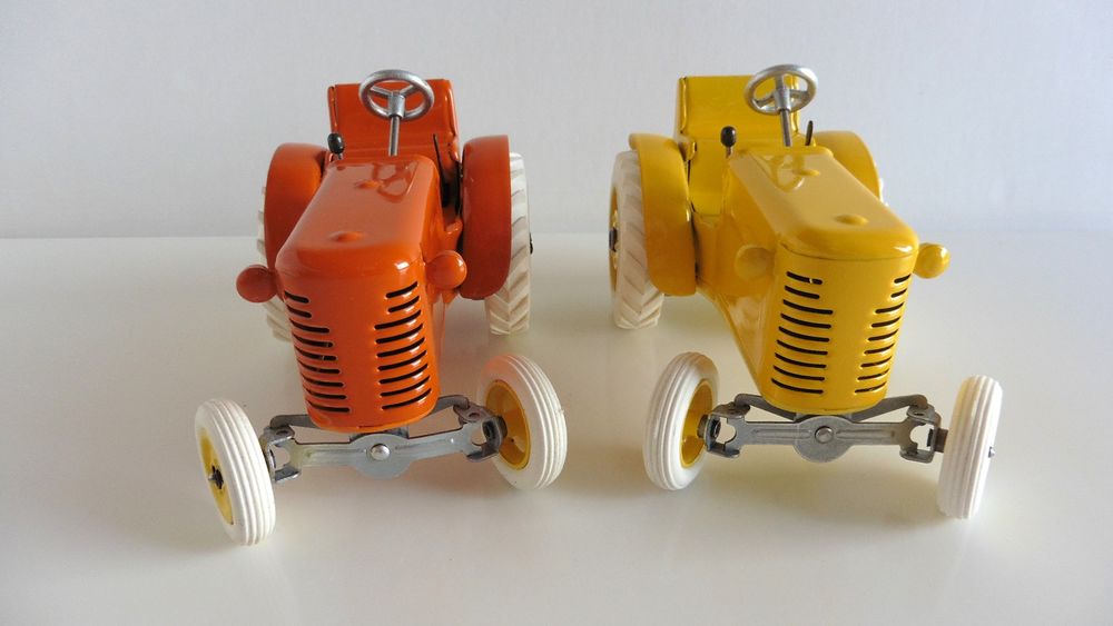 2 Tracteurs en t&ocirc;le KOVAP 1/25 