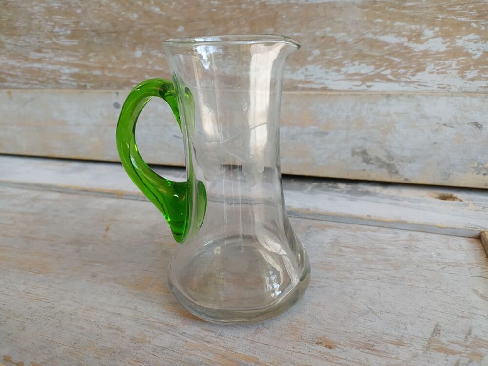 Petit Pichet &agrave; Vin 1/4L en Verre Cisel&eacute; D&eacute;cor Raisin 
Décoration