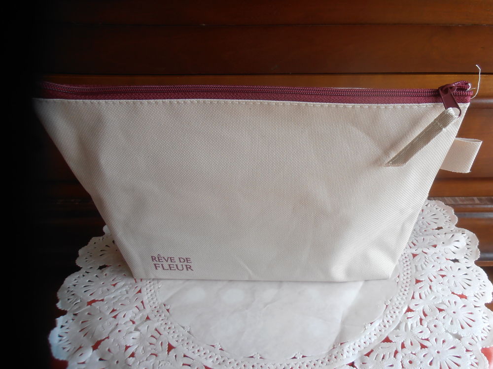 Trousse beige (42) Maroquinerie