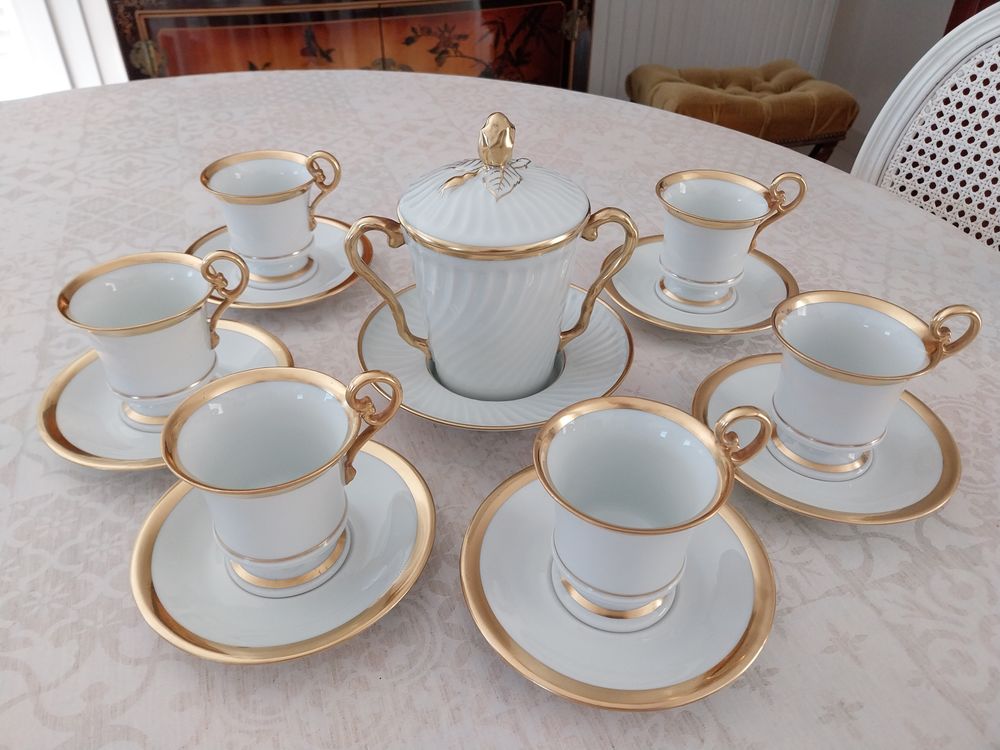 Service &agrave; caf&eacute; NAPOL&Eacute;ON en porcelaine de Limoges Giraud Décoration