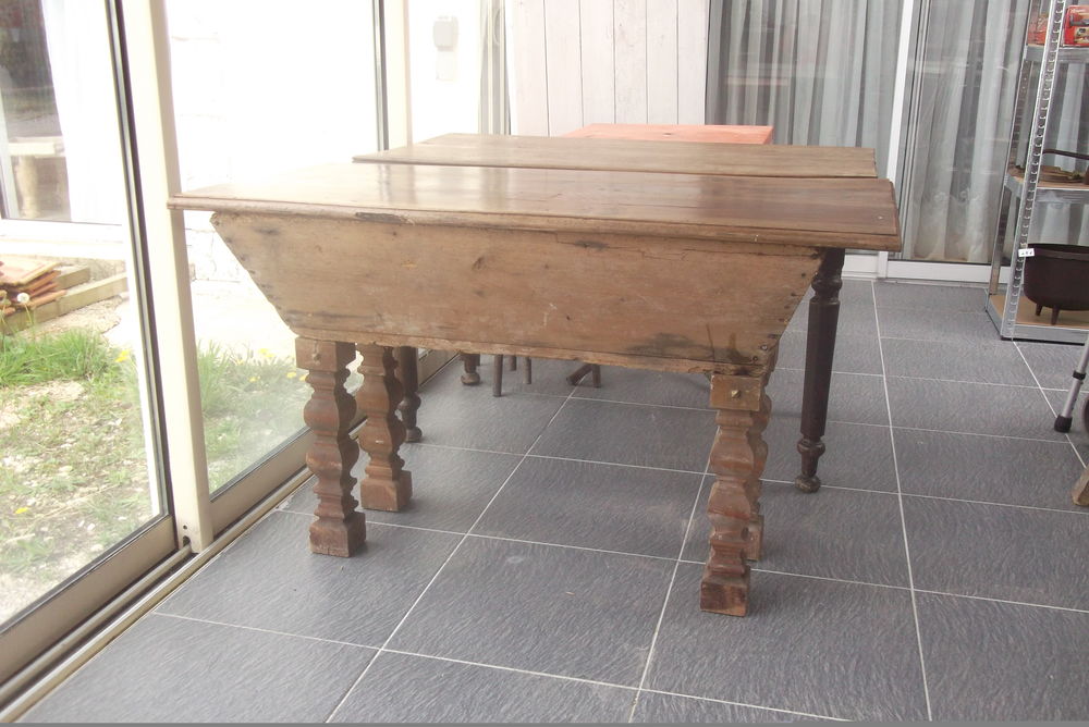 TABLE PETRIN en MASSIF 126 x 63 cm H. 76 cm Meubles