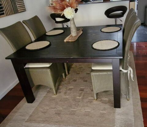 Table carrée 8 places bois brun 100 Villecresnes (94)