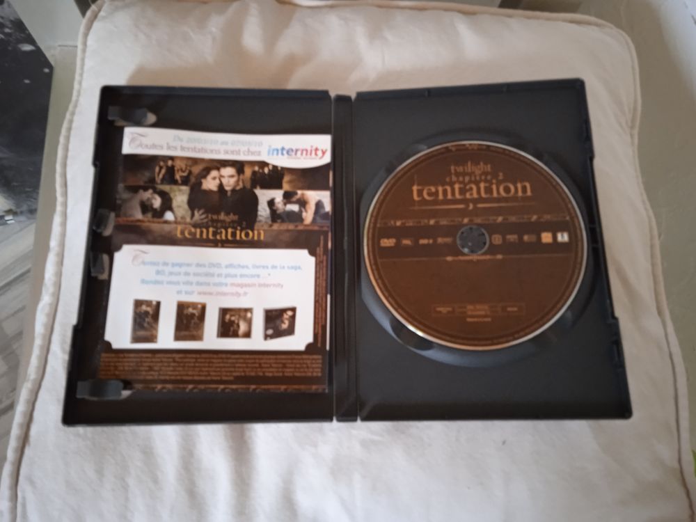 DVD Twilight 
Tentation
2009
Excellent &eacute;tat
En Fran&ccedil;ais
DVD et blu-ray