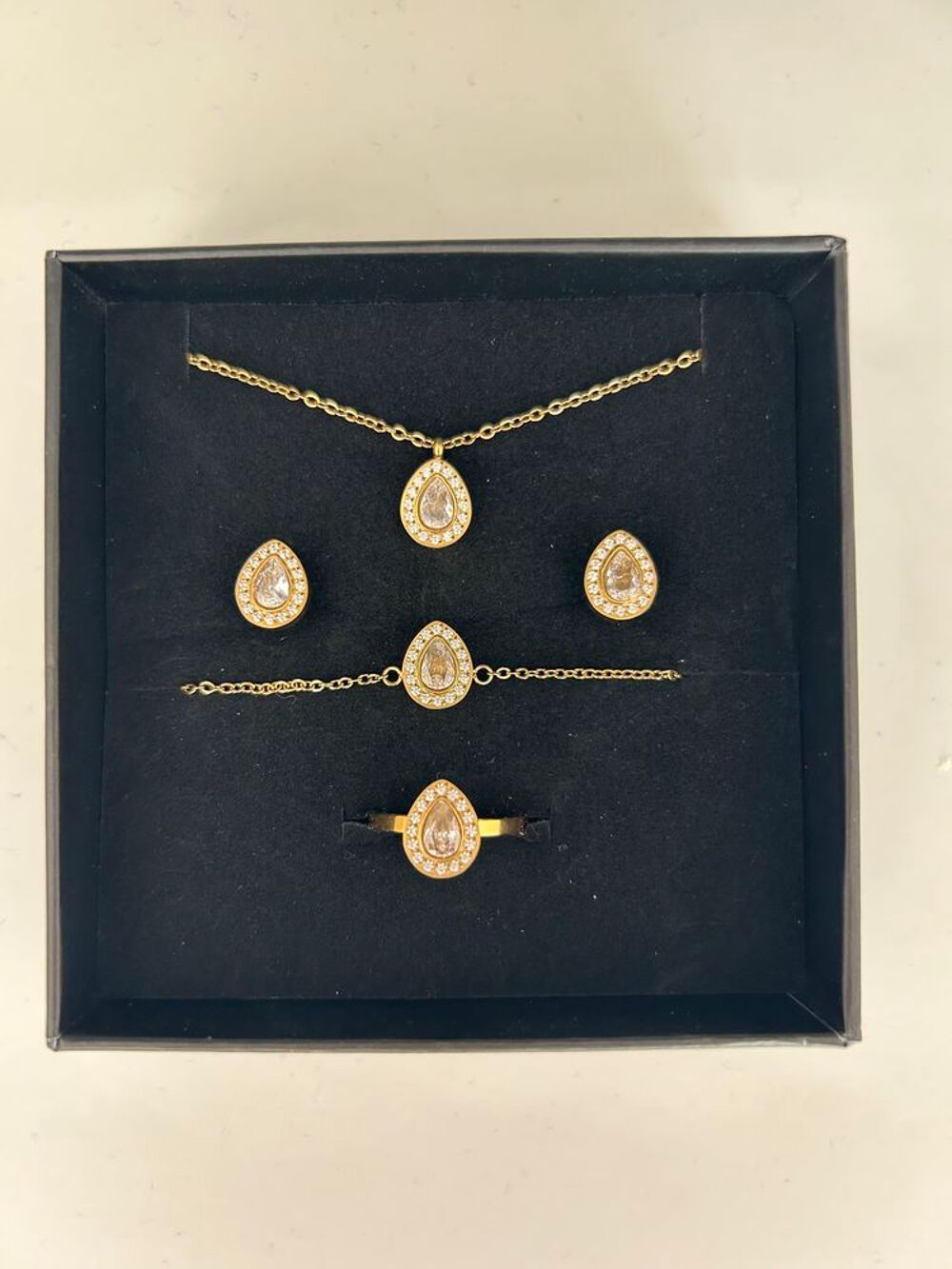 Parure de bijoux 4 pi&egrave;ces acier inoxydable Bijoux et montres