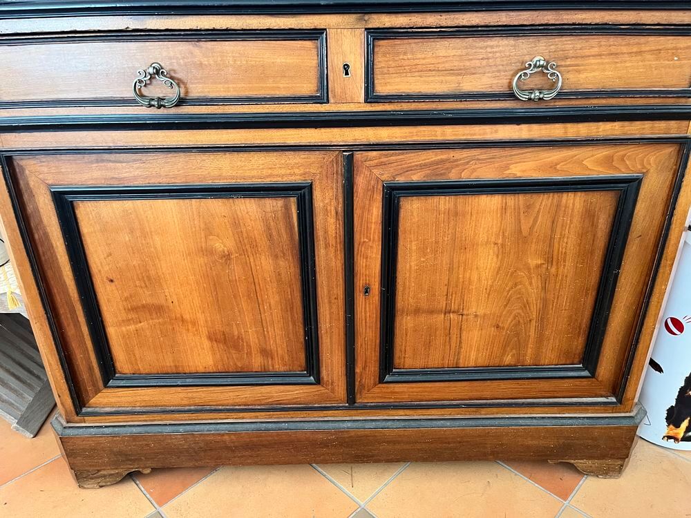 Buffet ancien en bois massif avec vitrine grav&eacute;e Meubles