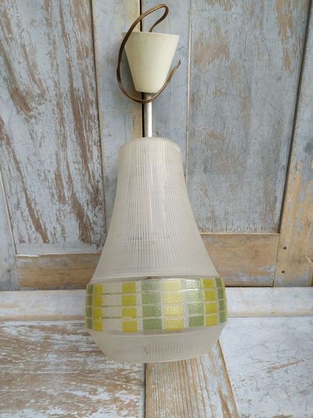 Ancienne Suspension Globe en Verre &agrave; Damiers Vintage 1960 Décoration