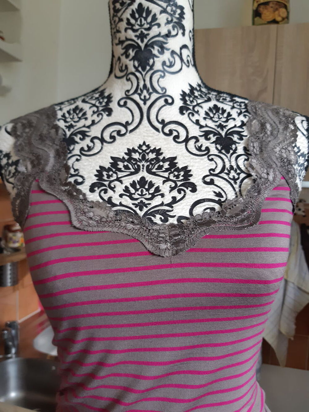  top a rayures fushia/taupe, dentelles NEUF TAILLE34/36 Vêtements