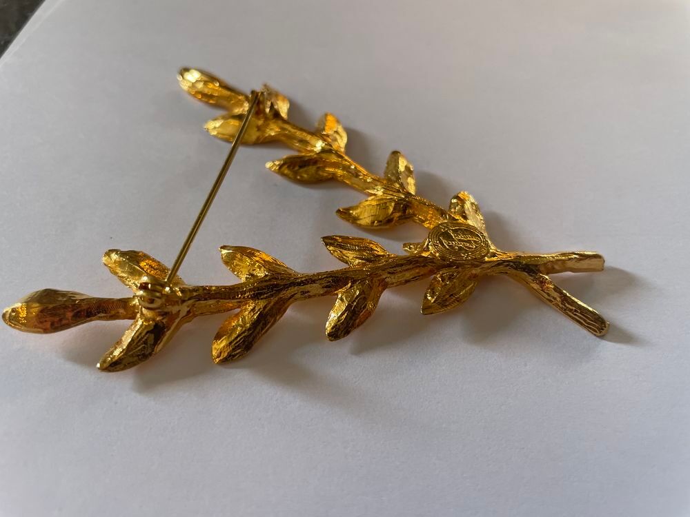 Broche dor&eacute;e feuille laurier en V Ines De La Fressange Bijoux et montres