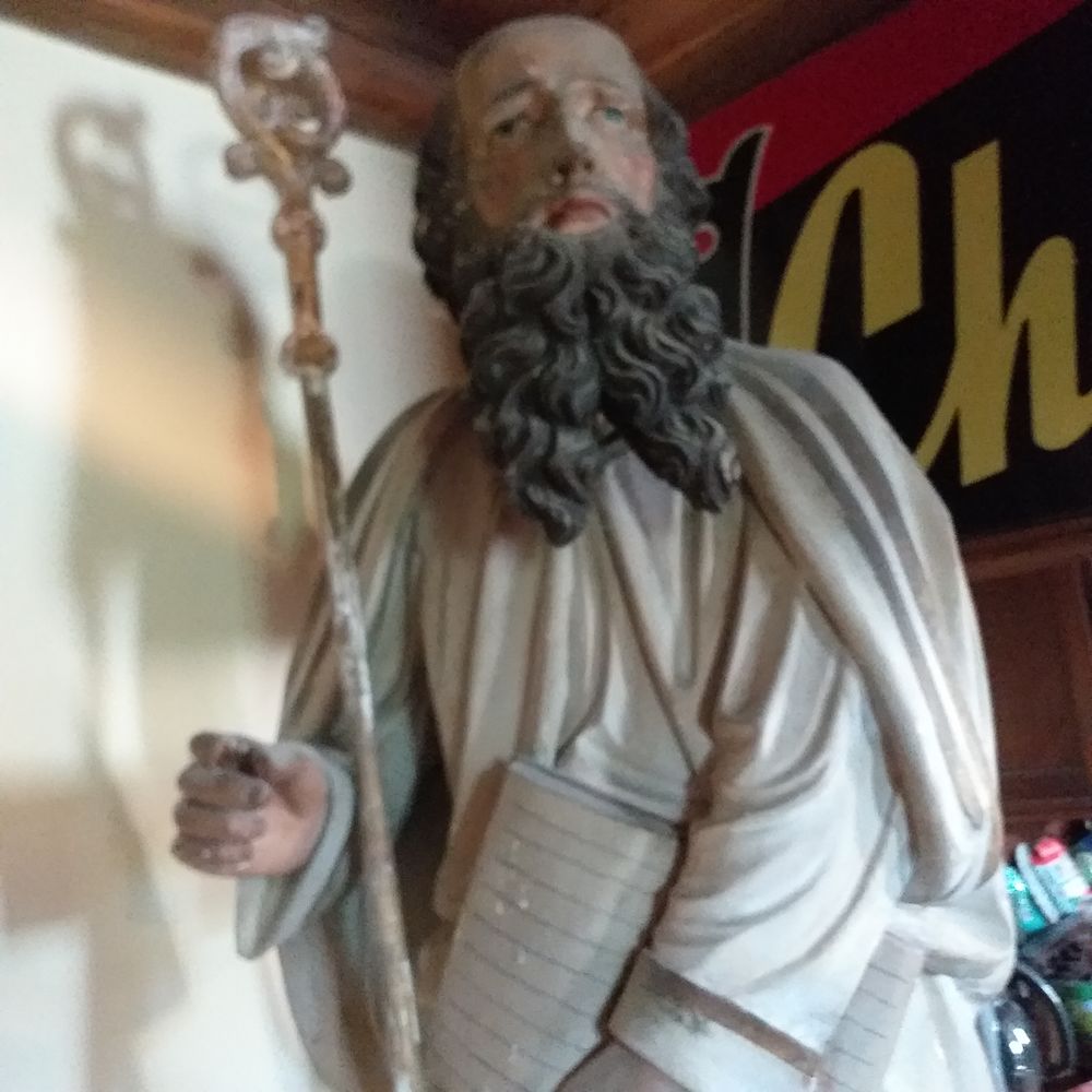 STATUE 