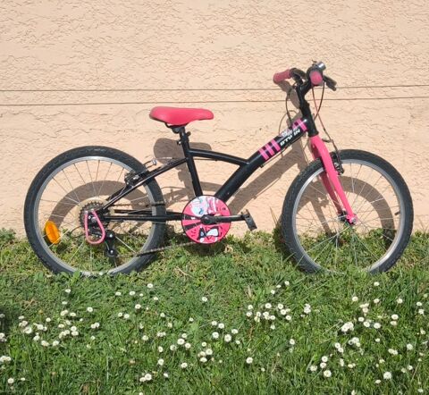 VELO ENFANT FILLE ROSE ET NOIR EXCELLENT ETAT 60 Clarensac (30)