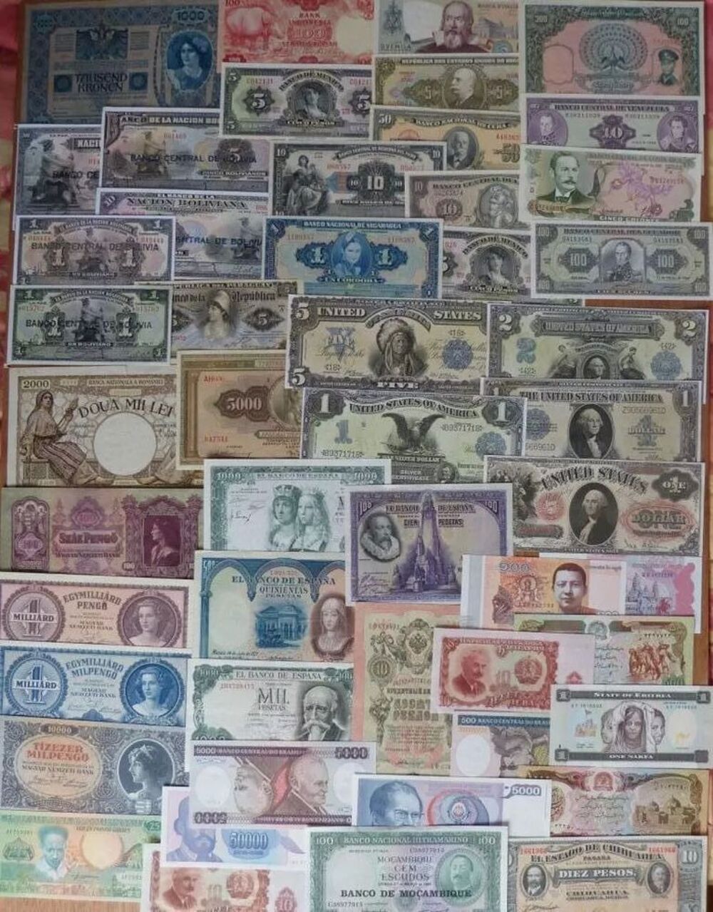 lot de + 700 billets banque du monde 