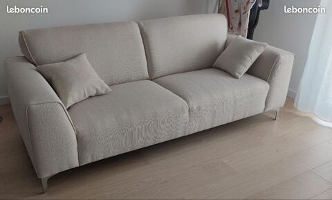 Canap droit neuf beige effet lin 212cm avec deux coussins 550 Le Rouret (06)