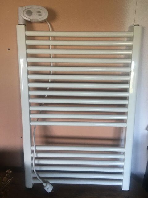 RADIATEUR SECHE SERVIETTES A FLUIDE CALOPORTEUR 70 Saint-Gervais-les-Bains (74)